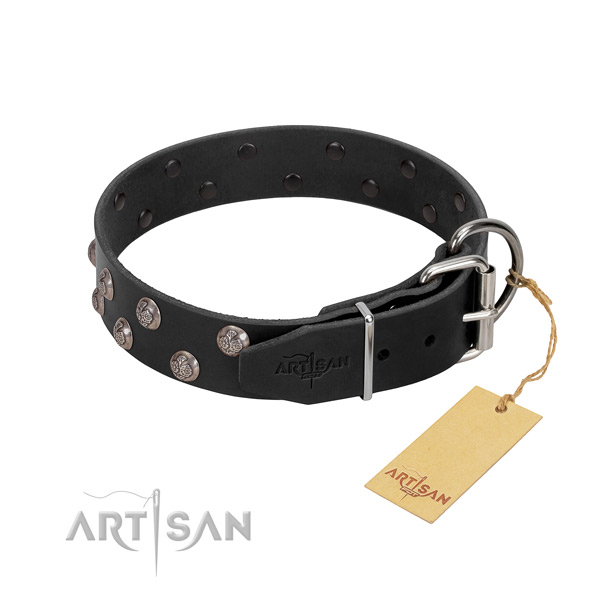 Decorated collar of full grain leather for your pet