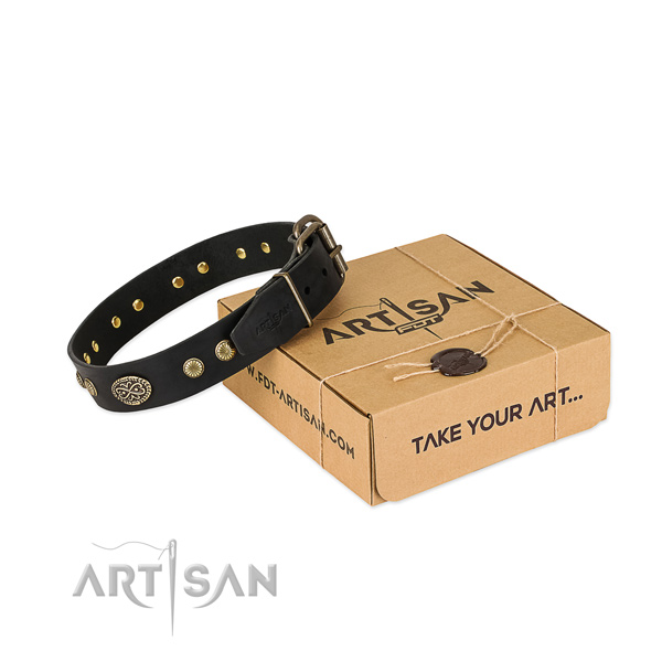 Rust-proof traditional buckle on full grain leather dog collar for your four-legged friend